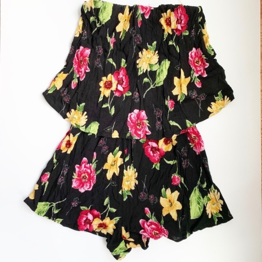 Black strapless floral romper Forever21